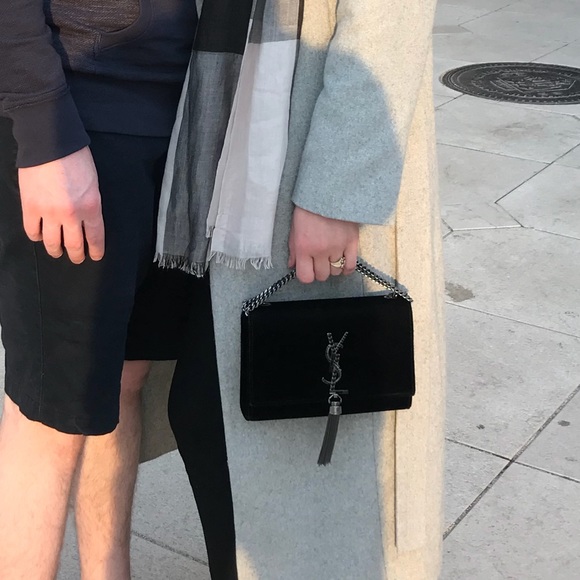 YSL SAINT LAURENT. Authentic Black Velvet Bag - Picture 6 of 8